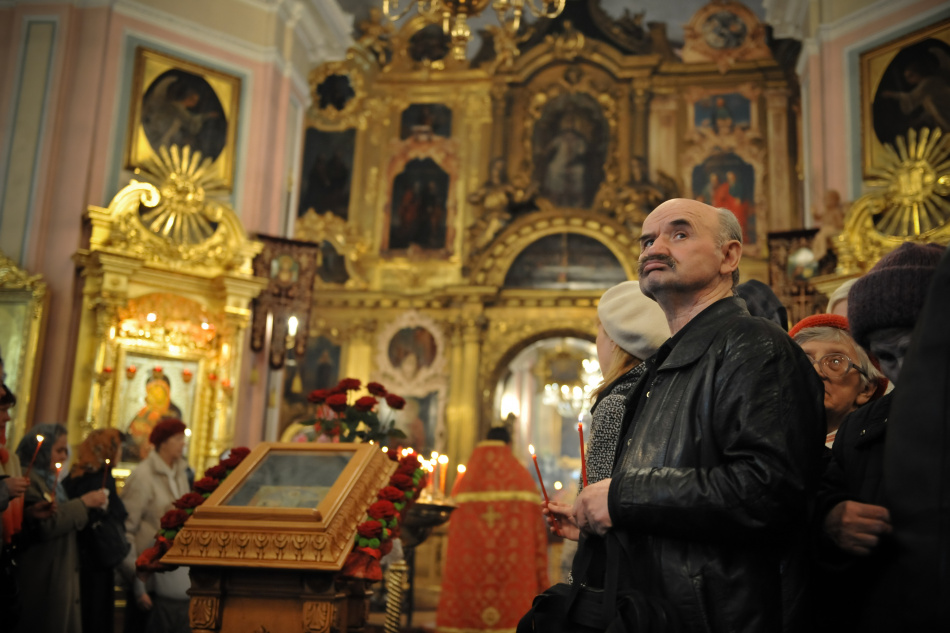 Что делать с поврежденными иконами и почему их не выбрасывают